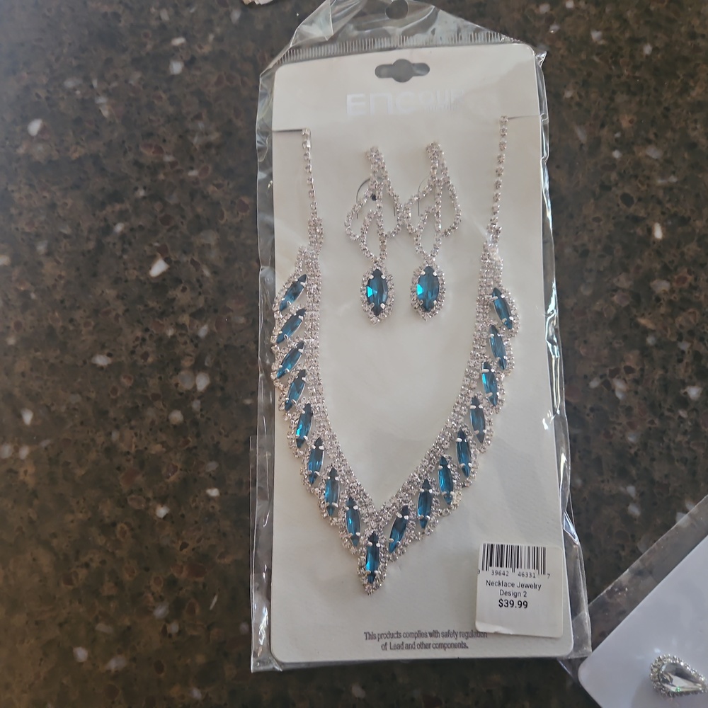 Necklace and earring set